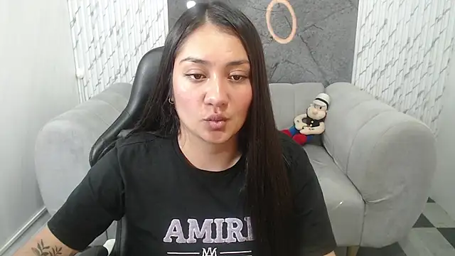 Snapshot of Ivony18_b chatting on 11/18/25, 03:12 Ivony18 b online show from 11/18/25, 03:12