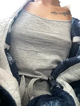 Snapshot of StrapPink chatting on 03/30/26, 09:43 StrapPink online show from 03/30/26, 09:43