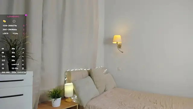 LakeshiaVodopich online show from 09/18/25, 09:22