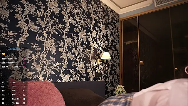 LakeshiaVodopich online show from 12/21/25, 07:43