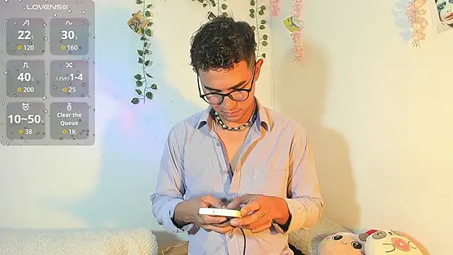 Snapshot of cute_sammy_1 chatting on 09/12/25, 04:23 cute sammy 1 online show from 09/12/25, 04:23