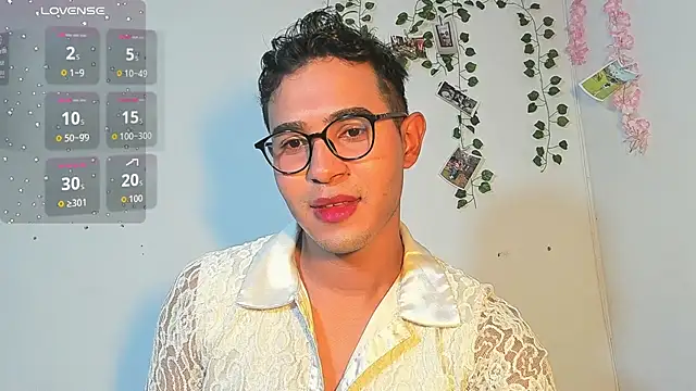 Snapshot of cute_sammy_1 chatting on 10/02/25, 10:22 cute sammy 1 online show from 10/02/25, 10:22