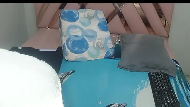 jamesrodriguez44 online show from 12/18/25, 05:19