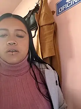 Snapshot of -Mia1 chatting on 09/24/25, 01:25 -Mia1 online show from 09/24/25, 01:25