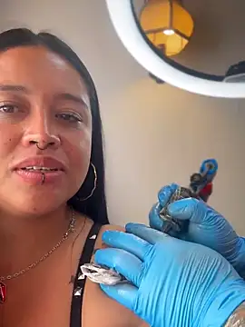 Snapshot of -Mia1 chatting on 10/25/25, 08:14 -Mia1 online show from 10/25/25, 08:14