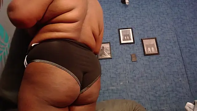 isabella brown1 online show from 11/08/25, 11:32