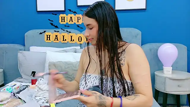 Ashley Evans22 online show from 10/18/25, 07:58