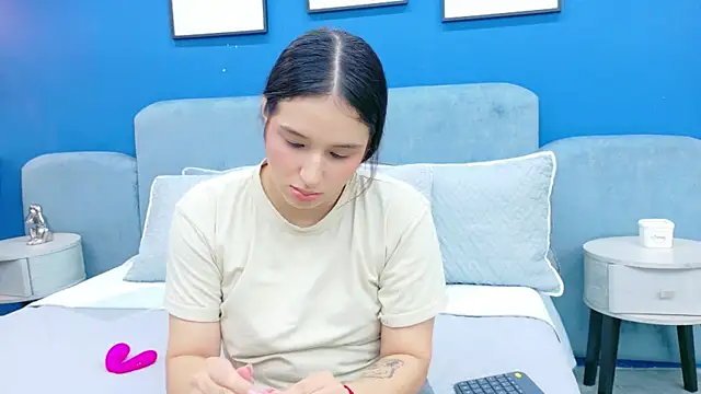 Ashley Evans22 online show from 11/14/25, 09:13