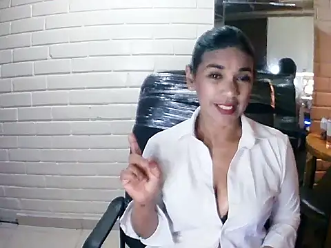 MiiaVelasquez online show from 11/06/25, 04:13