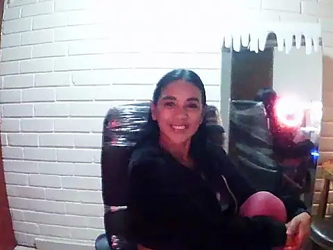 MiiaVelasquez online show from 11/10/25, 04:11