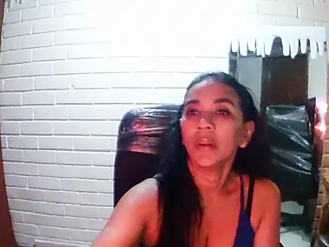 MiiaVelasquez online show from 11/11/25, 04:01