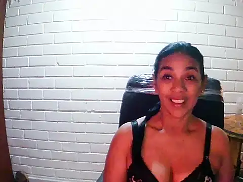 MiiaVelasquez online show from 11/15/25, 10:48