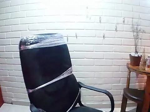 MiiaVelasquez online show from 11/19/25, 04:01