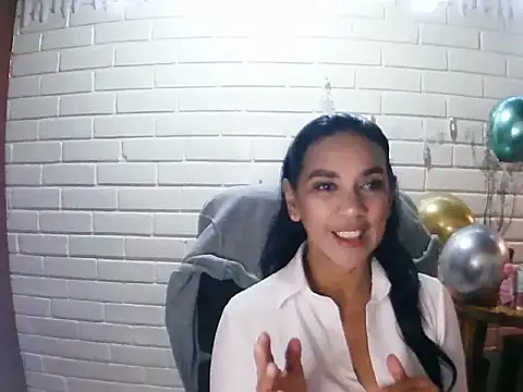 MiiaVelasquez online show from 11/21/25, 04:11