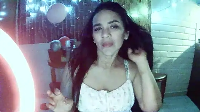 MiiaVelasquez online show from 12/17/25, 04:18