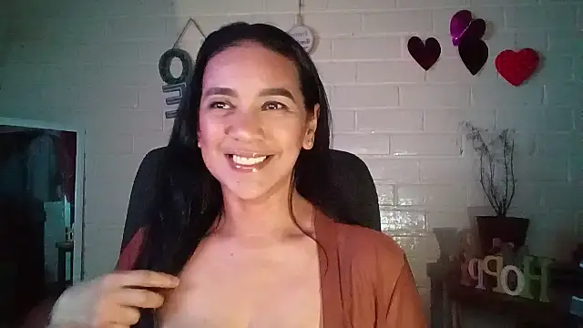 Snapshot of MiiaVelasquez chatting on 04/06/26, 04:32 MiiaVelasquez online show from 04/06/26, 04:32
