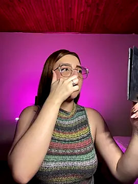 CoraVibes online show from 11/18/25, 11:47