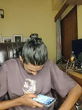 Snapshot of thecatfish chatting on 10/29/25, 07:21 thecatfish online show from 10/29/25, 07:21