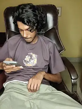 Snapshot of thecatfish chatting on 10/30/25, 04:08 thecatfish online show from 10/30/25, 04:08