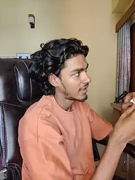 Snapshot of thecatfish chatting on 10/31/25, 04:13 thecatfish online show from 10/31/25, 04:13