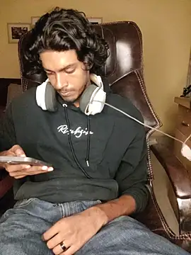 Snapshot of thecatfish chatting on 11/12/25, 01:55 thecatfish online show from 11/12/25, 01:55