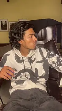 Snapshot of thecatfish chatting on 11/19/25, 05:13 thecatfish online show from 11/19/25, 05:13