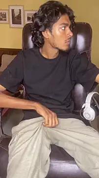 Snapshot of thecatfish chatting on 11/22/25, 02:21 thecatfish online show from 11/22/25, 02:21