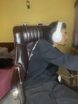 Snapshot of thecatfish chatting on 11/25/25, 05:51 thecatfish online show from 11/25/25, 05:51