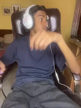 Snapshot of thecatfish chatting on 11/30/25, 07:34 thecatfish online show from 11/30/25, 07:34