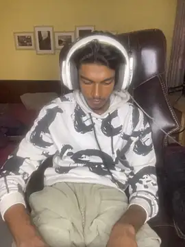 Snapshot of thecatfish chatting on 12/02/25, 08:08 thecatfish online show from 12/02/25, 08:08