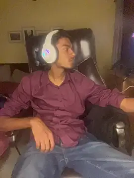 Snapshot of thecatfish chatting on 12/04/25, 05:21 thecatfish online show from 12/04/25, 05:21