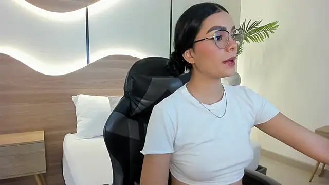 Snapshot of emily_tolson chatting on 12/02/25, 07:09 emily tolson online show from 12/02/25, 07:09