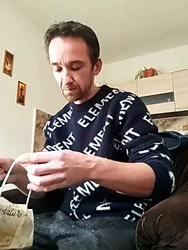 Snapshot of xxxxxcgbn chatting on 10/19/25, 11:33 xxxxxcgbn online show from 10/19/25, 11:33