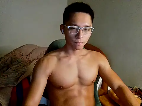 Snapshot of iron0401 chatting on 02/17/26, 04:02 iron0401 online show from 02/17/26, 04:02