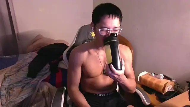 Snapshot of iron0401 chatting on 03/11/26, 04:24 iron0401 online show from 03/11/26, 04:24