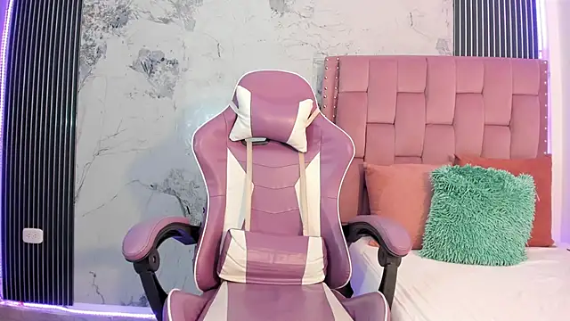 Mia Duarte1 online show from 12/16/25, 07:30