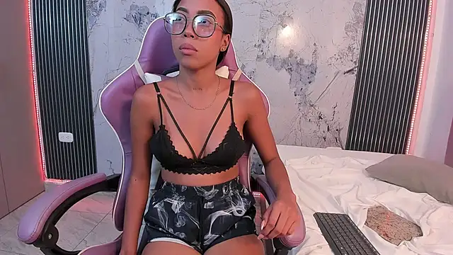 Mia Duarte1 online show from 06/14/26, 09:39