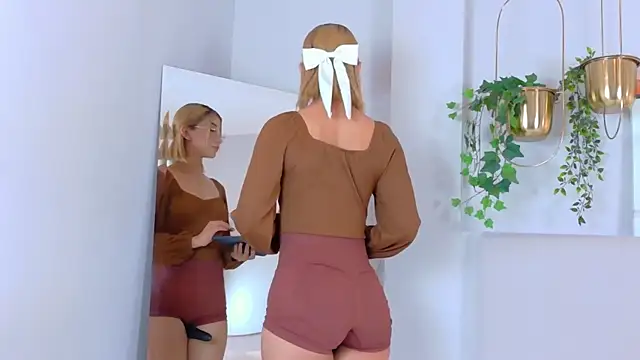 AlixMonroe online show from 10/08/25, 11:30