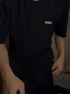 Snapshot of milkis024680 chatting on 10/17/25, 03:25 milkis024680 online show from 10/17/25, 03:25