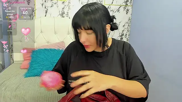 Itsuki N online show from 11/19/25, 03:12