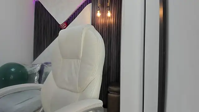 roxana santini online show from 11/25/25, 03:45