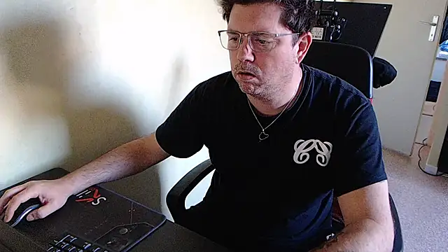 Snapshot of blueandwhite1 chatting on 12/28/24, 03:26 blueandwhite1 online show from 12/28/24, 03:26