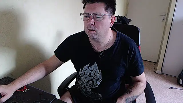 Snapshot of blueandwhite1 chatting on 01/29/25, 09:33 blueandwhite1 online show from 01/29/25, 09:33