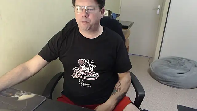 Snapshot of blueandwhite1 chatting on 03/08/25, 08:44 blueandwhite1 online show from 03/08/25, 08:44