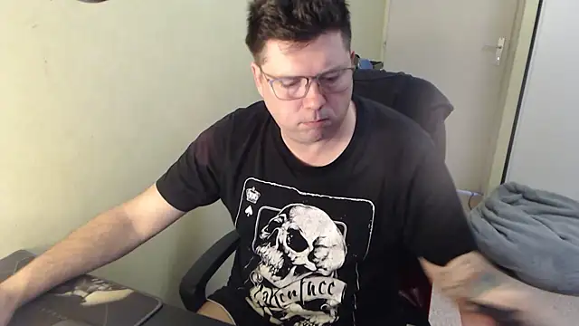 Snapshot of blueandwhite1 chatting on 03/12/25, 08:19 blueandwhite1 online show from 03/12/25, 08:19