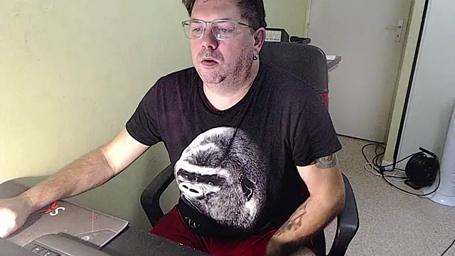 Snapshot of blueandwhite1 chatting on 11/01/25, 08:49 blueandwhite1 online show from 11/01/25, 08:49