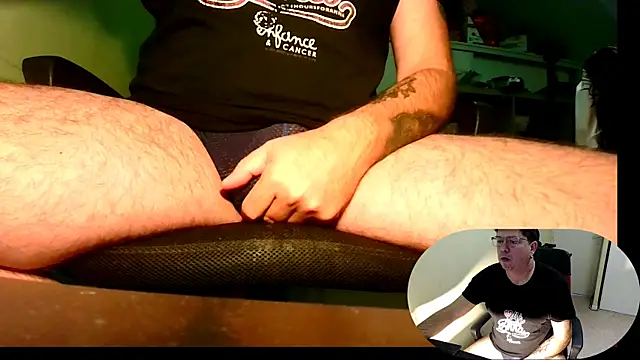 Snapshot of blueandwhite1 chatting on 11/19/25, 08:14 blueandwhite1 online show from 11/19/25, 08:14