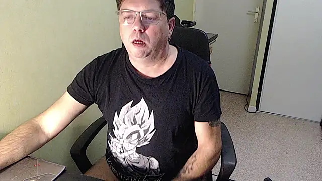 Snapshot of blueandwhite1 chatting on 11/27/25, 03:47 blueandwhite1 online show from 11/27/25, 03:47