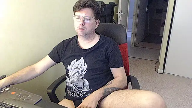 Snapshot of blueandwhite1 chatting on 02/14/26, 09:39 blueandwhite1 online show from 02/14/26, 09:39