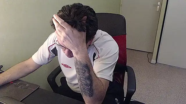 Snapshot of blueandwhite1 chatting on 02/25/26, 07:40 blueandwhite1 online show from 02/25/26, 07:40